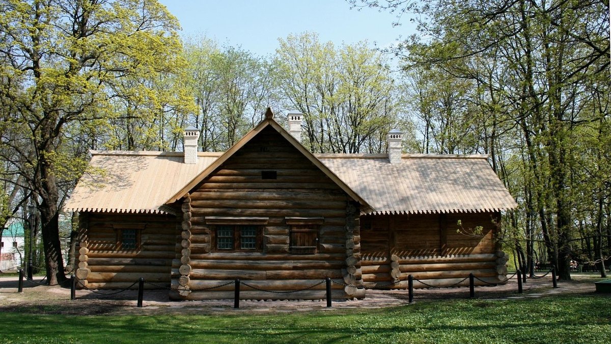 Comparing Glamping Pods and Traditional Log Cabins