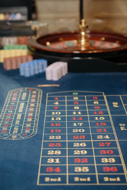 The Real Math Behind Slots, Poker and Sports Betting